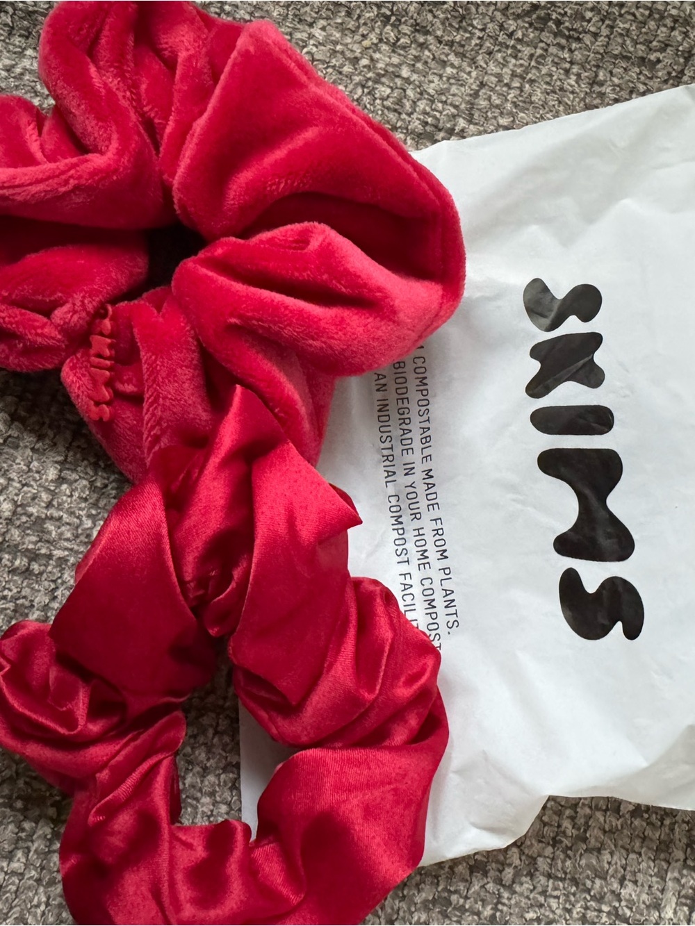 SKIMS Red Velvet & Satin 2-Pack Hair Scrunchies